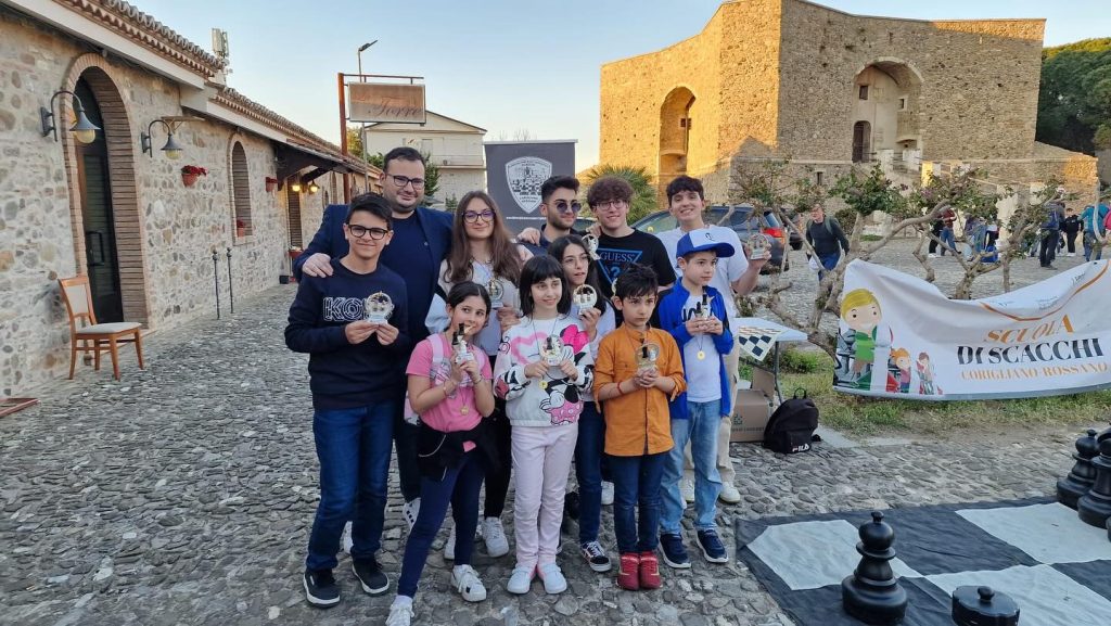 Ottimo successo agli Scacchi: 8 titoli Provinciali conquistati 9 8 titoli provinciali - AD Scacchi Corigliano-Rossano